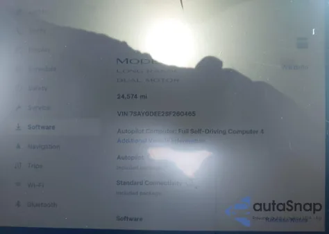 2025 Tesla Model Y Long Range Dual Motor All-Wheel Drive z USA, uszkodzony, nr VIN 7SAYGDEE2SF260465